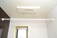 Système de ventilation dans la salle de bain à Brion